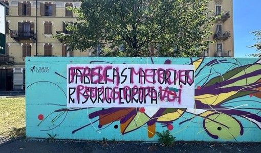 Da "Belfast" a "fasci me..e", vandalizzate le opere di Murarte in corso Venezia Da "Belfast" a "fasci me..e", vandalizzate le opere di Murarte in corso Venezia