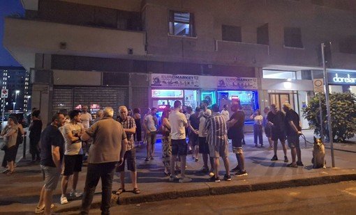 Stop ai minimarket aperti h24: la mobilitazione di FdI parte da corso Taranto Stop ai minimarket aperti h24: la mobilitazione di FdI parte da corso Taranto