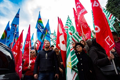 Presidio davanti all’Rsa Valgioie indetto da Cgil, Cisl e Uil Presidio davanti all’Rsa Valgioie indetto da Cgil, Cisl e Uil