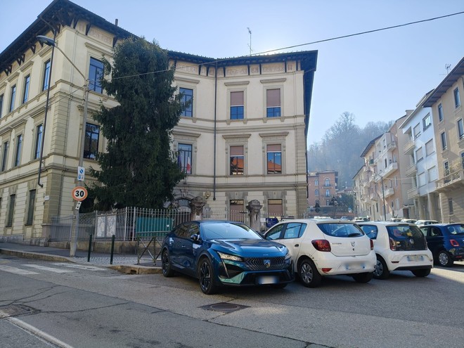 Stop alle auto in malasosta, si amplia la strada scolastica per proteggere i bambini