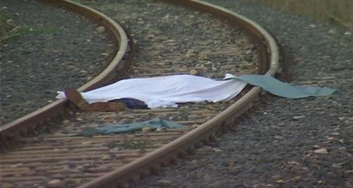 Avigliana, ritrovato cadavere sui binari della ferrovia. Ritardi e disagi alla circolazione dei treni