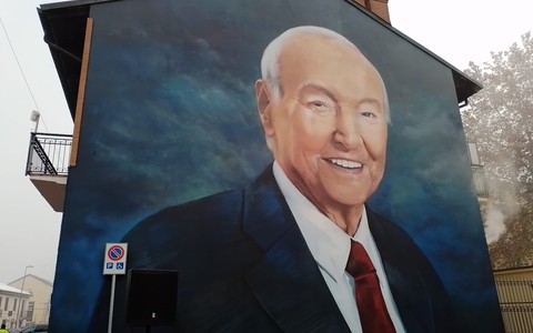 Il murale di Nichelino dedicato a Piero Angela