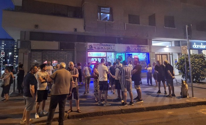 Stop ai minimarket aperti h24: la mobilitazione di FdI parte da corso Taranto Stop ai minimarket aperti h24: la mobilitazione di FdI parte da corso Taranto