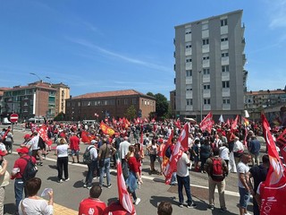 Manifestazione davanti al Grattacielo della Regione Manifestazione davanti al Grattacielo della Regione