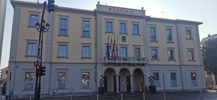 Una immagine del palazzo comunale di Nichelino