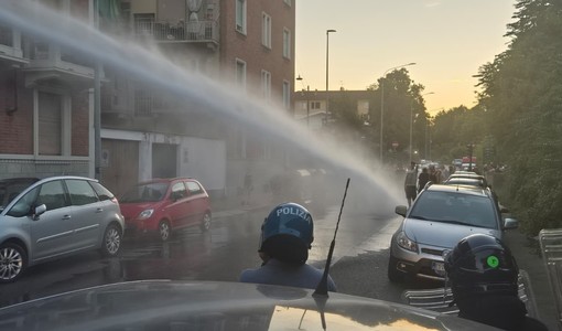 Il momento di maggior tensione in via Sempione