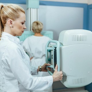 Ecografia mammaria e mammografia: a cosa servono, quando e ogni quanto farle