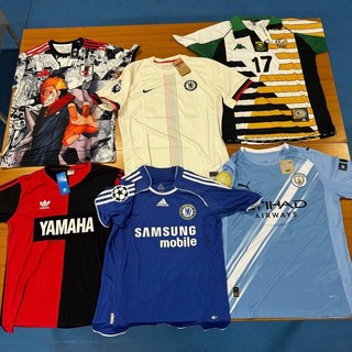 Alcune delle maglie fasulle messe in vendita online