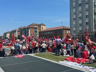 Manifestazione davanti al Grattacielo della Regione Manifestazione davanti al Grattacielo della Regione