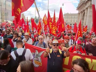 La Fiom torinese sfila a Roma durante la manifestazione nazionale La Fiom torinese sfila a Roma durante la manifestazione nazionale