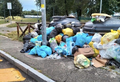 Rifiuti abbandonati a Moncalieri (foto d'archivio)