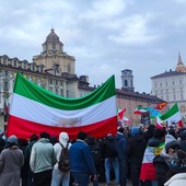 Torino scende in piazza per l’Iran: "Questo è l’anno del sangue"