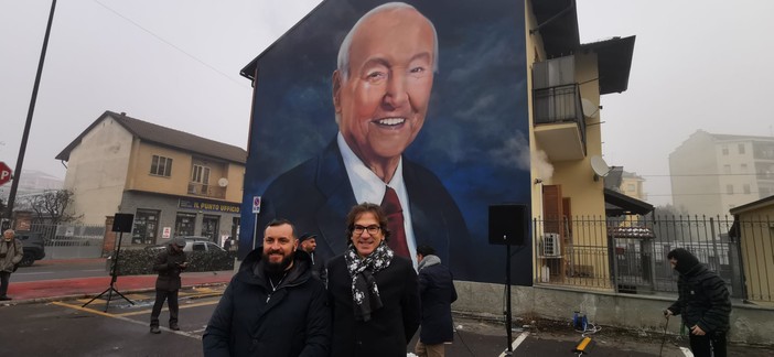 Il murale di Nichelino dedicato a Piero Angela Il murale di Nichelino dedicato a Piero Angela