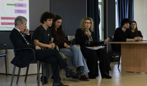 Un momento del confronto sul voto del referendum