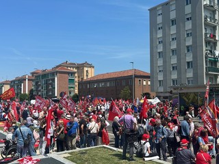 Manifestazione davanti al Grattacielo della Regione Manifestazione davanti al Grattacielo della Regione