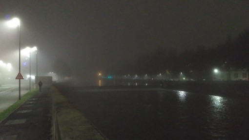 Una nebbia fitta avvolge Torino: anche stasera possibili banchi [FOTO]