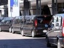 Aggredito e picchiato da un tassista perché conducente di auto a noleggio Aggredito e picchiato da un tassista perché conducente di auto a noleggio