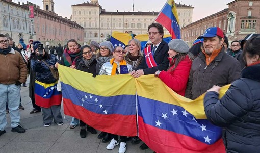 Manifestazione pro Venezuela in piazza Castello