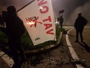 uomo con bandiera No Tav