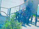 Alcuni manifestanti sono entrati sulla A32, chiusa completamente per sicurezza