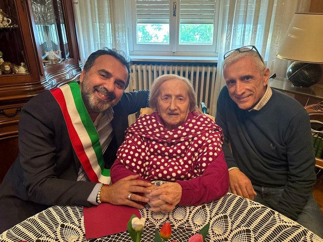 Una grande festa a Moncalieri per i 100 anni di nonna Paolina Una grande festa a Moncalieri per i 100 anni di nonna Paolina