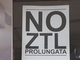 Ztl, i commercianti insorgono: “No all'orario prolungato e all'accesso a pagamento”. Un mare di locandine e di firme contro la decisione del Comune