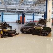 Viaggio nel nuovo centro di Economia circolare a Mirafiori: qui si darà nuova vita a motori, batterie e componenti auto [FOTO e VIDEO]