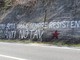 scritta su un muro contro Salvini