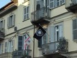 Simboli e bandiere naziste a San Donato