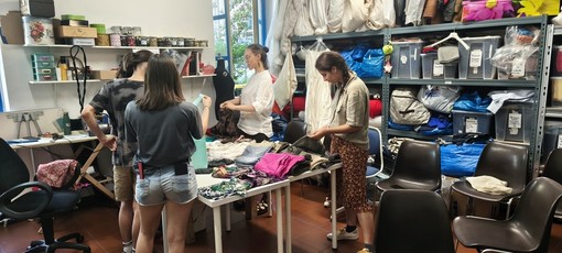 La Summer Academy di Abito tra laboratori di sartoria e donazioni ai senzatetto La Summer Academy di Abito tra laboratori di sartoria e donazioni ai senzatetto