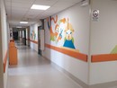 I nuovi arredi e le pareti decorate dell'ospedale Regina Margherita