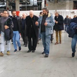 Nosiglia durante la visita allo stabilimento Embraco di Riva di Chieri