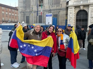 Manifestazione pro Venezuela in piazza Castello