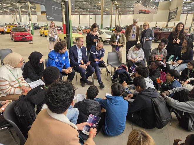 Lavoro: 700 studenti delle periferie in speed date con trenta professionisti