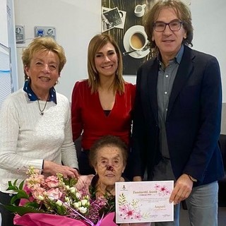 Nichelino fa festa ad Anna, la sua nonnina centenaria