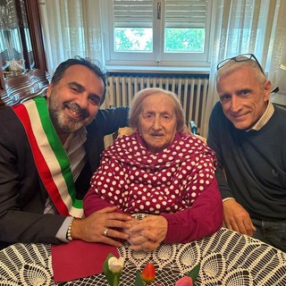 Una grande festa a Moncalieri per i 100 anni di nonna Paolina