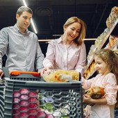 La GDO che ha cambiato il modo di fare la spesa in Italia: l’esempio di Bennet che compie 60 anni
