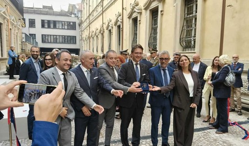Taglio del nastro per la nuova biblioteca Umberto Eco