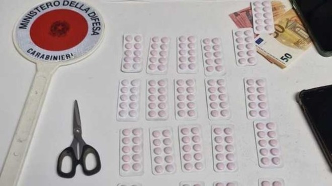 Sequestrate oltre 200 pastiglie di una nuova droga, fermato un 28enne torinese