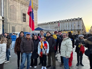 Manifestazione pro Venezuela in piazza Castello