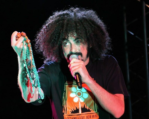 Caparezza a Torino per il firmacopie del suo disco-fumetto "Orbit-Orbit" Caparezza a Torino per il firmacopie del suo disco-fumetto "Orbit-Orbit"