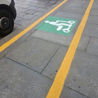 Torino contro la sosta selvaggia dei monopattini: già fatti 183 parcheggi