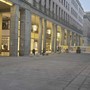 Nuova luce per i lampioni storici di via Roma pedonale, ma c'è chi polemizza sugli arbusti secchi Nuova luce per i lampioni storici di via Roma pedonale, ma c'è chi polemizza sugli arbusti secchi