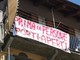 Il Giro d’Italia passa da Pinerolo: sui balconi striscioni contro Salvini