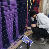 Al via i lavori per le nuove serrande artistiche di via Borgaro