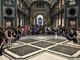 Le persone in coda in Galleria San Federico