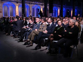 La giunta comunale guidata dal sindaco Lo Russo alle Ogr La giunta comunale guidata dal sindaco Lo Russo alle Ogr