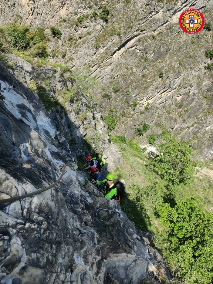L'intervento dei soccorritori all'orrido di Foresto L'intervento dei soccorritori all'orrido di Foresto