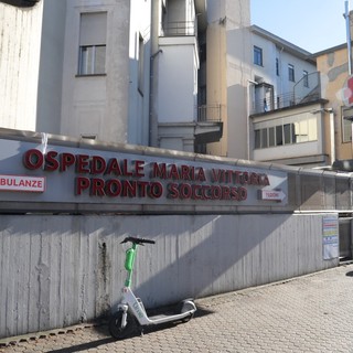 Collisione tra due auto, feriti un medico e una donna