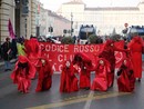 "Ombre rosse" nel centro di Torino: Extinction Rebellion suona l'allarme su clima e ambiente "Ombre rosse" nel centro di Torino: Extinction Rebellion suona l'allarme su clima e ambiente